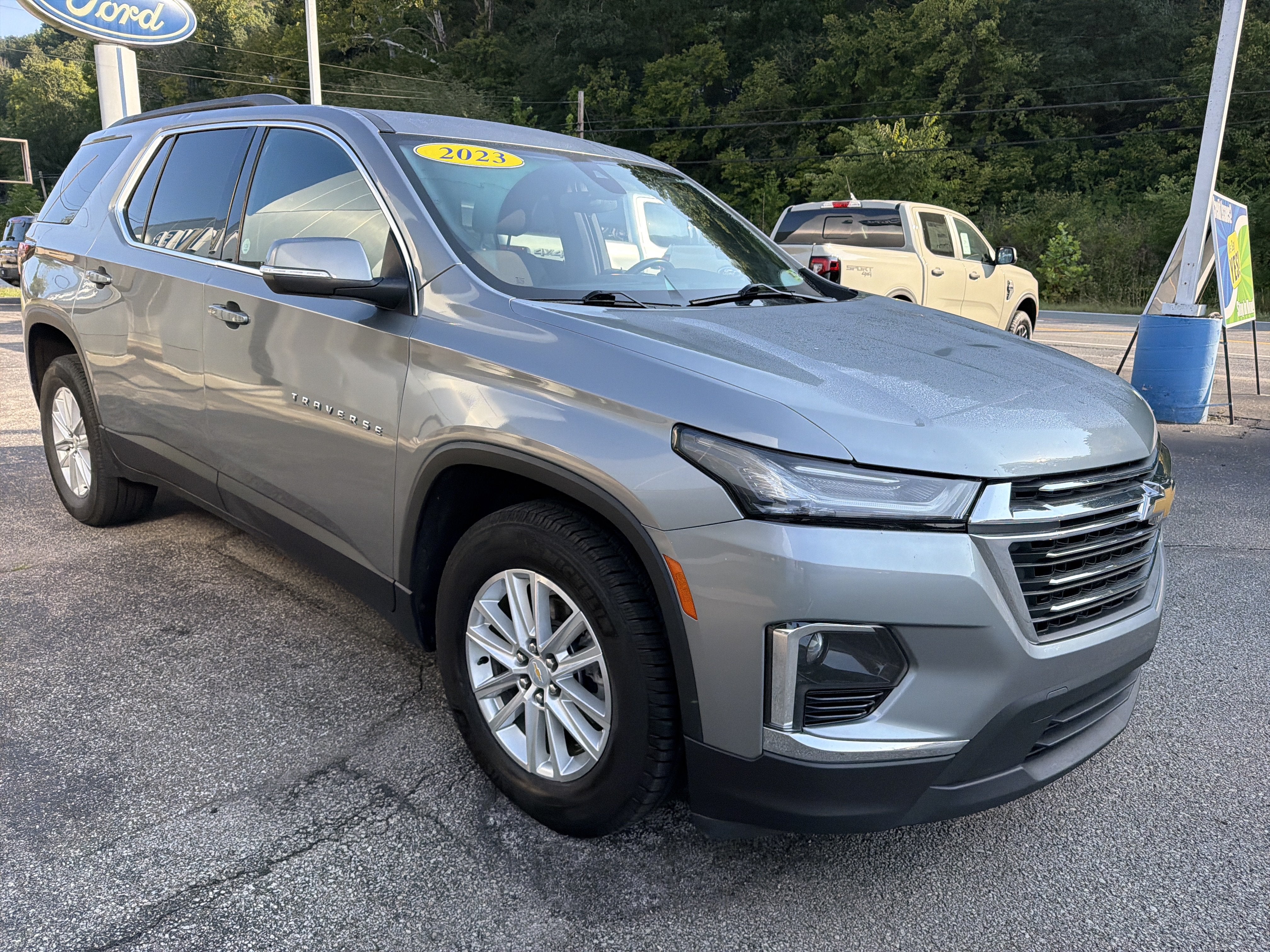 2023 Chevrolet Traverse LT Cloth