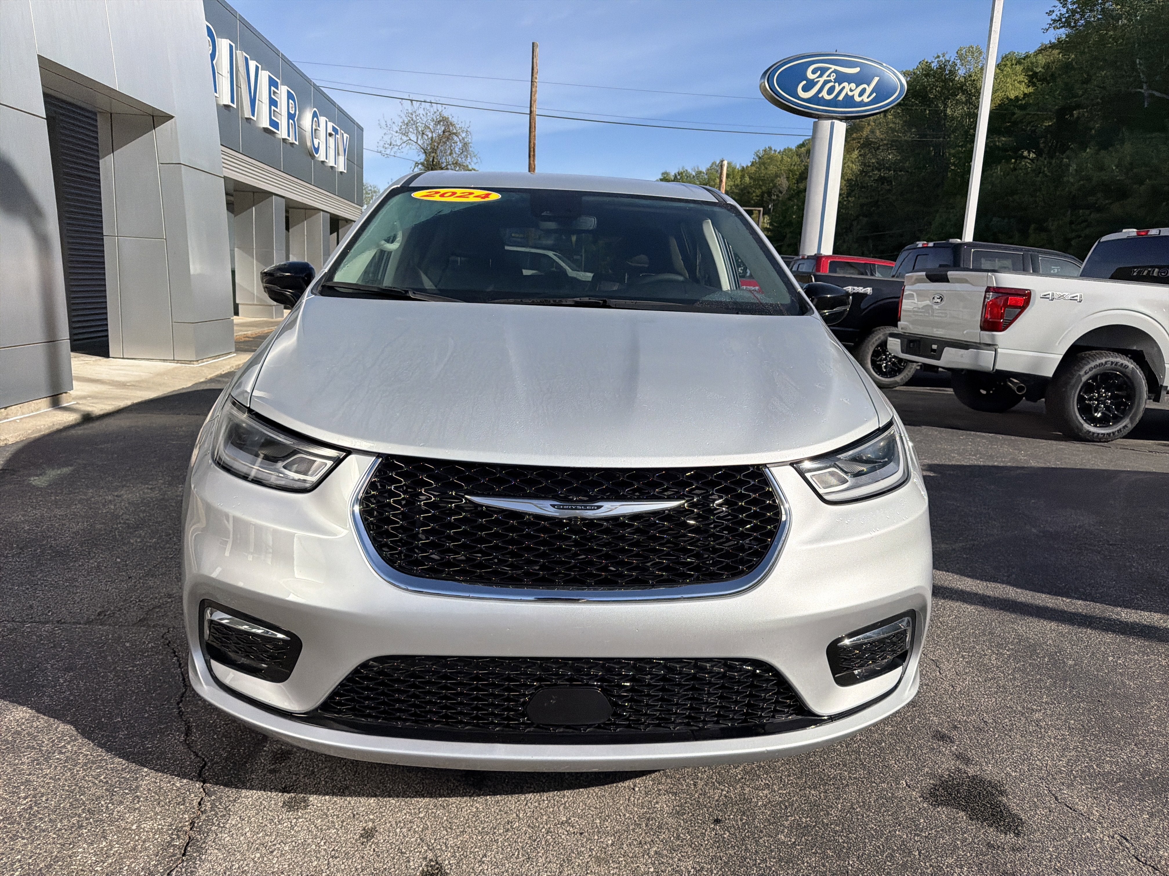 2024 Chrysler Pacifica Touring L