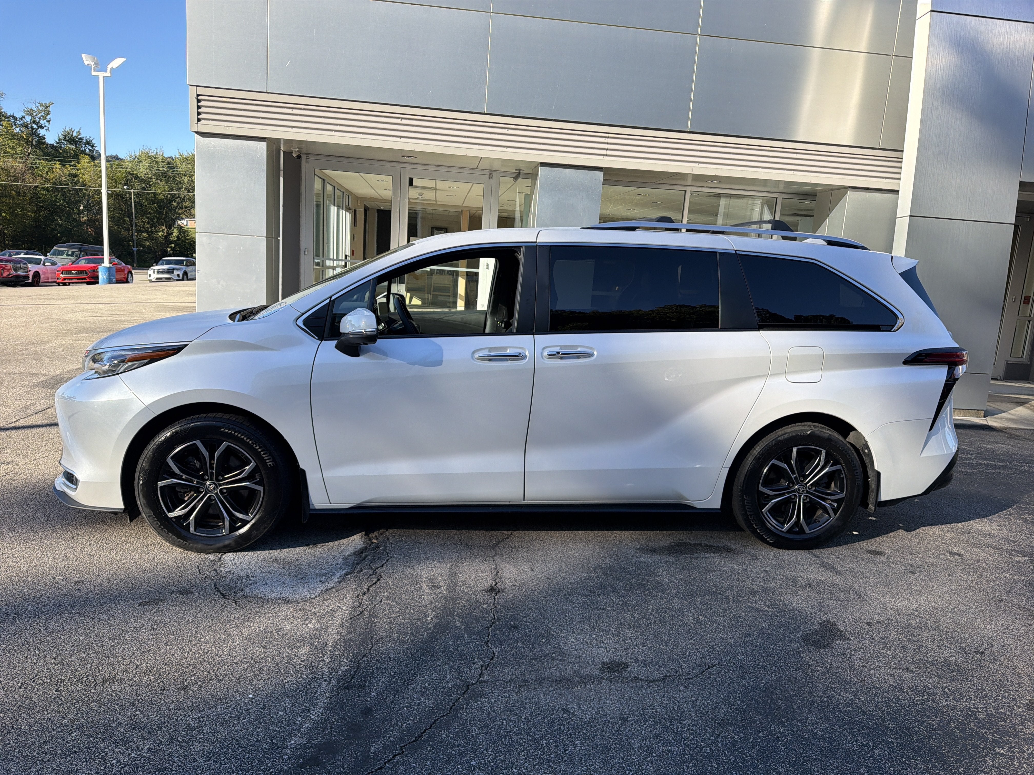2025 Toyota Sienna Platinum
