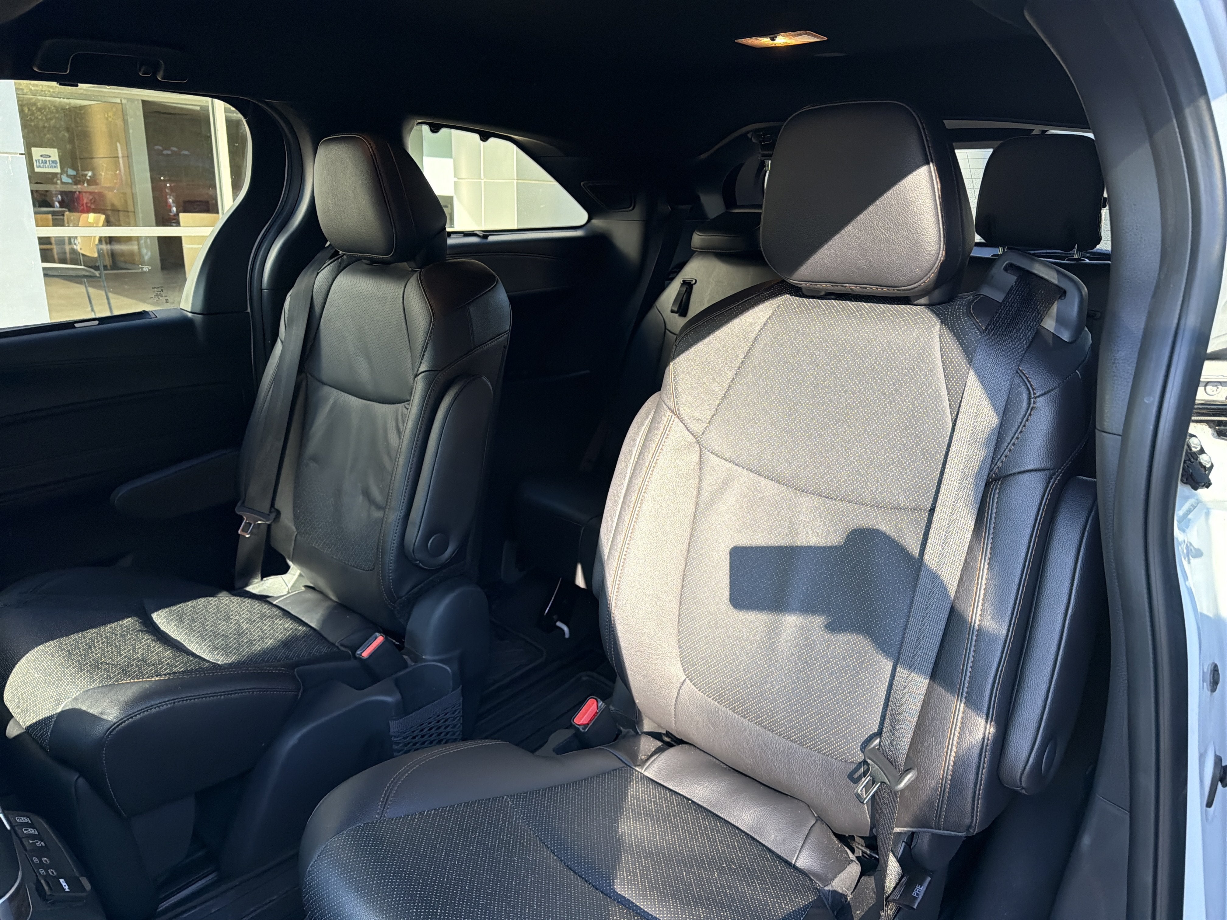 2025 Toyota Sienna Platinum