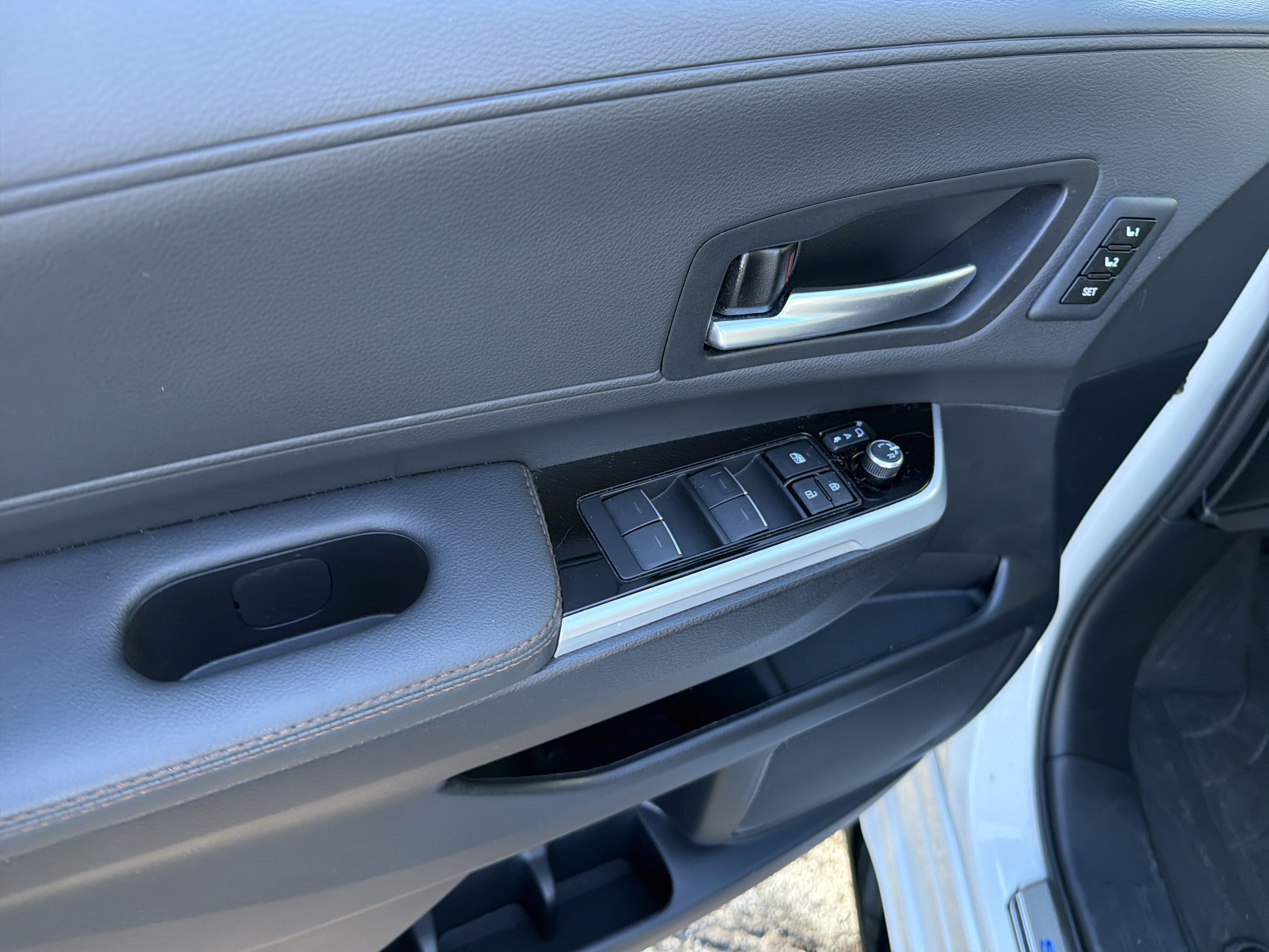 2025 Toyota Sienna Platinum