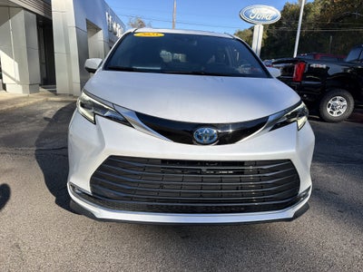 2025 Toyota Sienna Platinum
