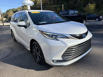 2025 Toyota Sienna Platinum