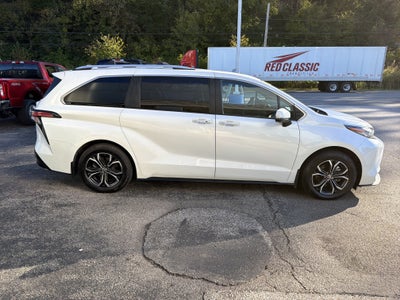 2025 Toyota Sienna Platinum