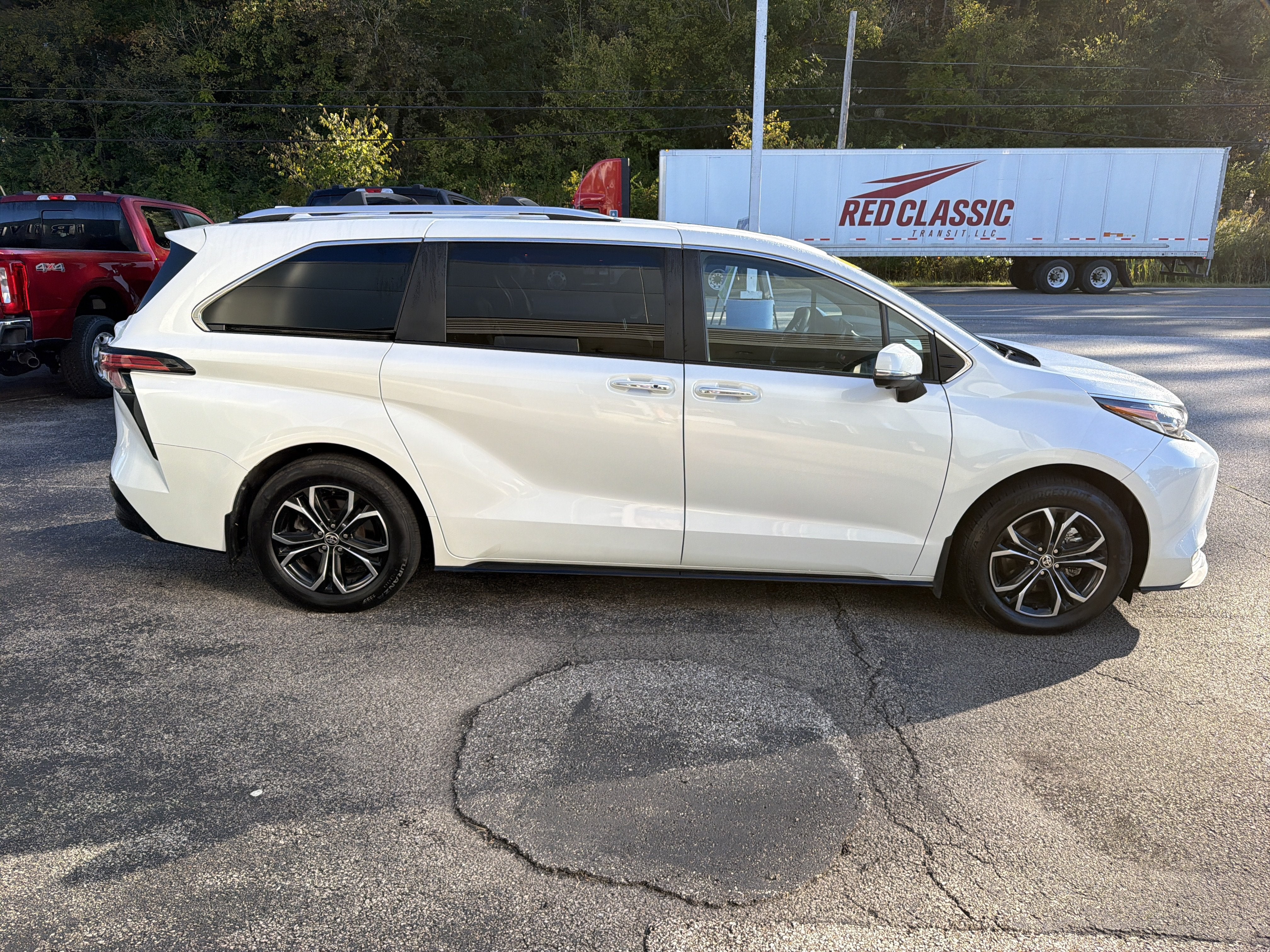 2025 Toyota Sienna Platinum