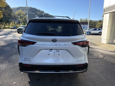 2025 Toyota Sienna Platinum