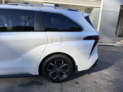 2025 Toyota Sienna Platinum